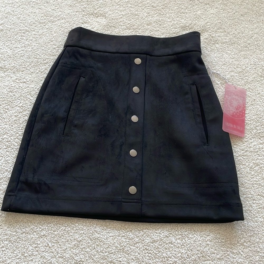 NWT Fashion on earth/ from dry goods suede material skirt XS